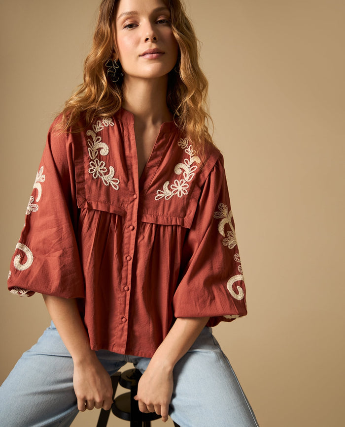 Camisa bordada manga sisa cuello en V - Café 34_612H229_CAF171340_3