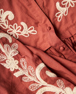 Camisa bordada manga sisa cuello en V - Café