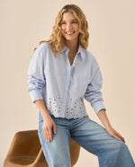 Camisa de diseño a rayas con bordado de flores para mujer  - Azul