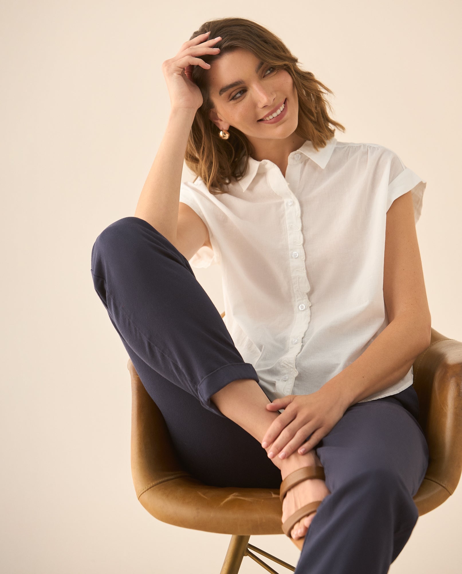 Camisa perilla de botones con bordado y recogido para mujer  - Crudo 34_613G003_CRU110602_0