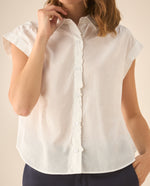 Camisa perilla de botones con bordado y recogido para mujer  - Crudo