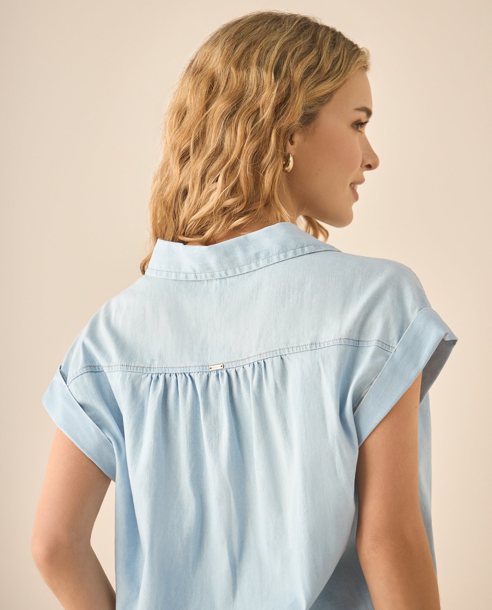 Camisa en índigo con recogido en hombros para mujer  - Azul 34_613G006_AZU134110_6