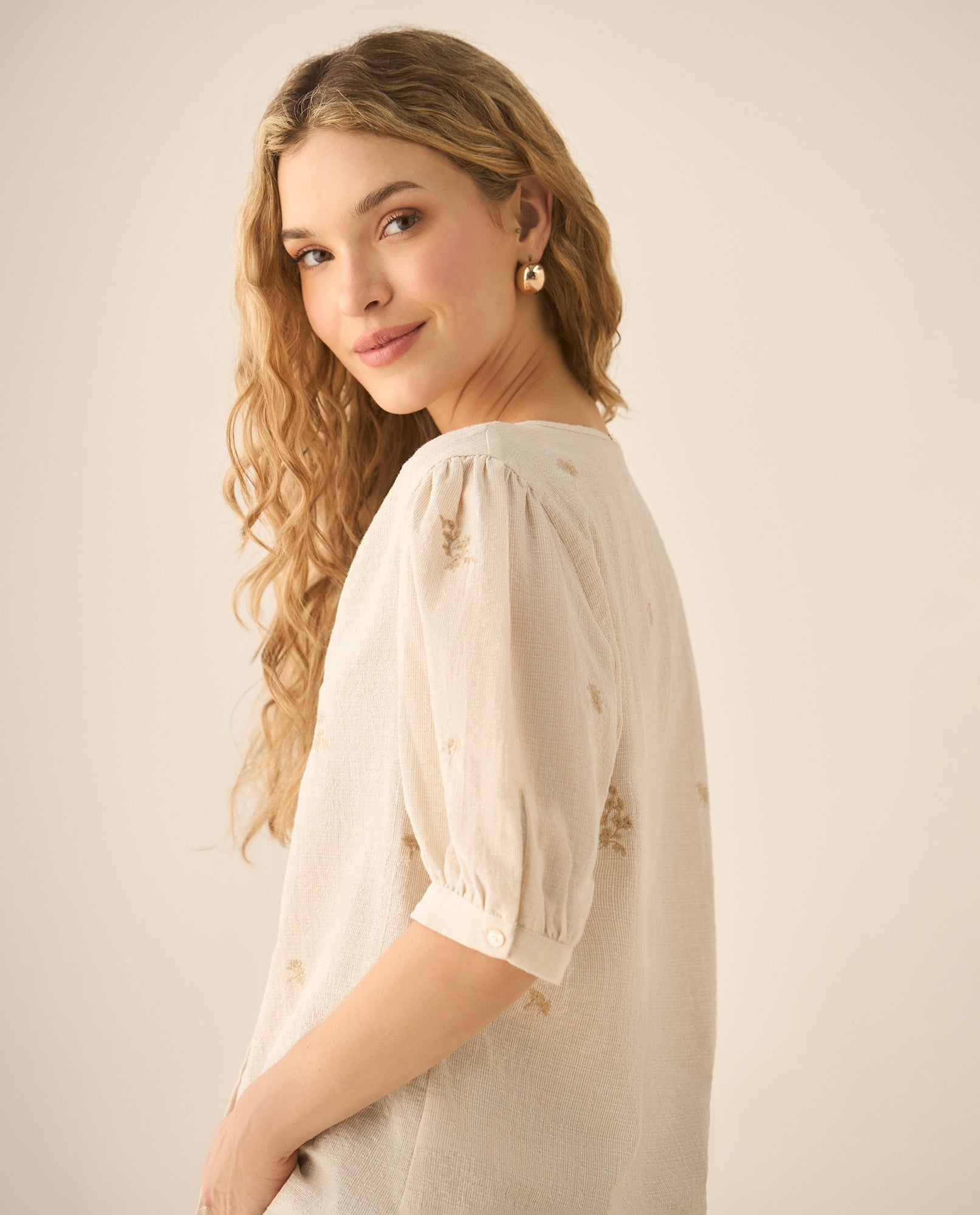 Camisa cuello nerú con bordados para mujer - Amarillo 34_613G026_AMA140837_6