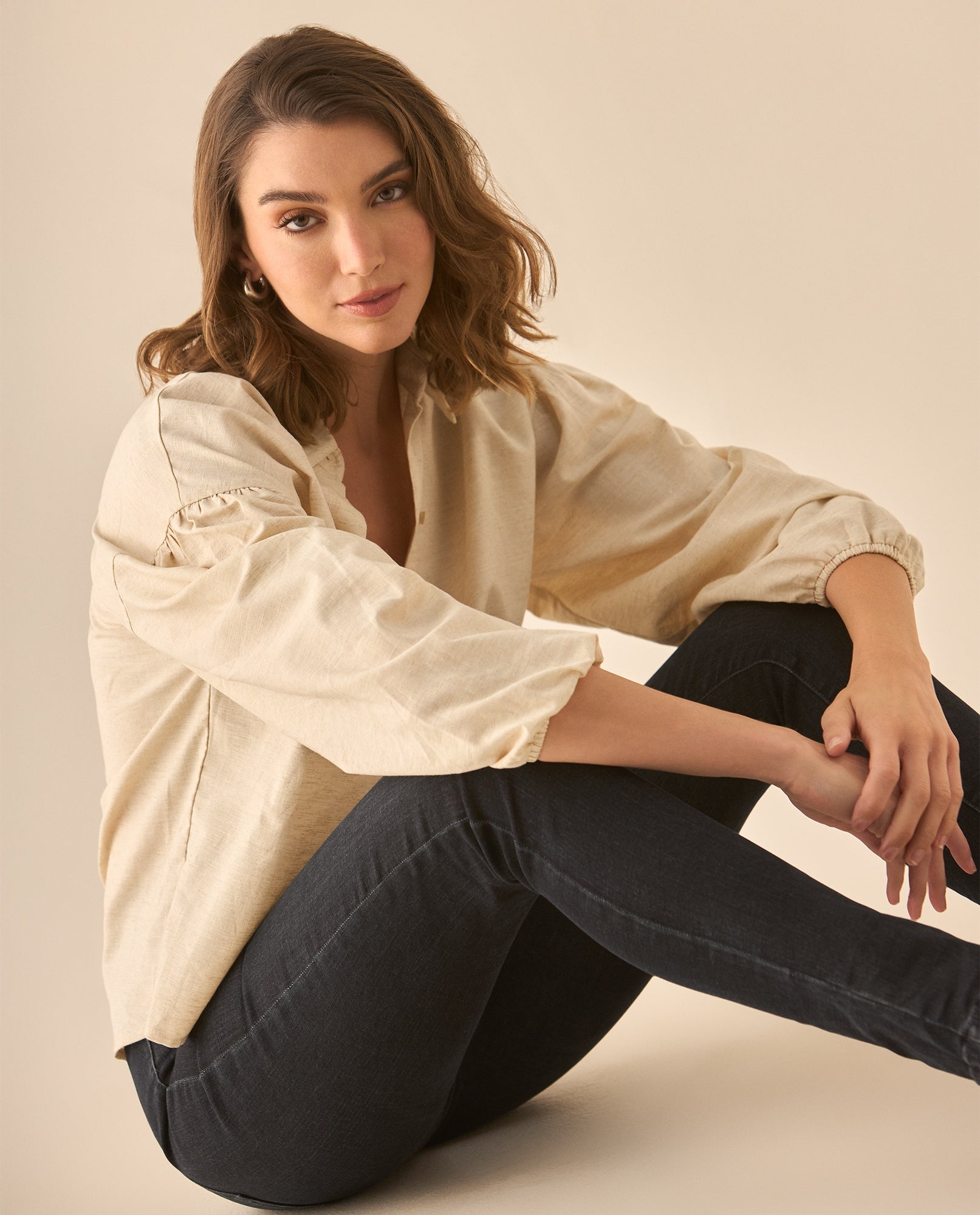 Camisa manga larga con recogido en los hombros para mujer - Crudo 34_613G037_CRU130002_0