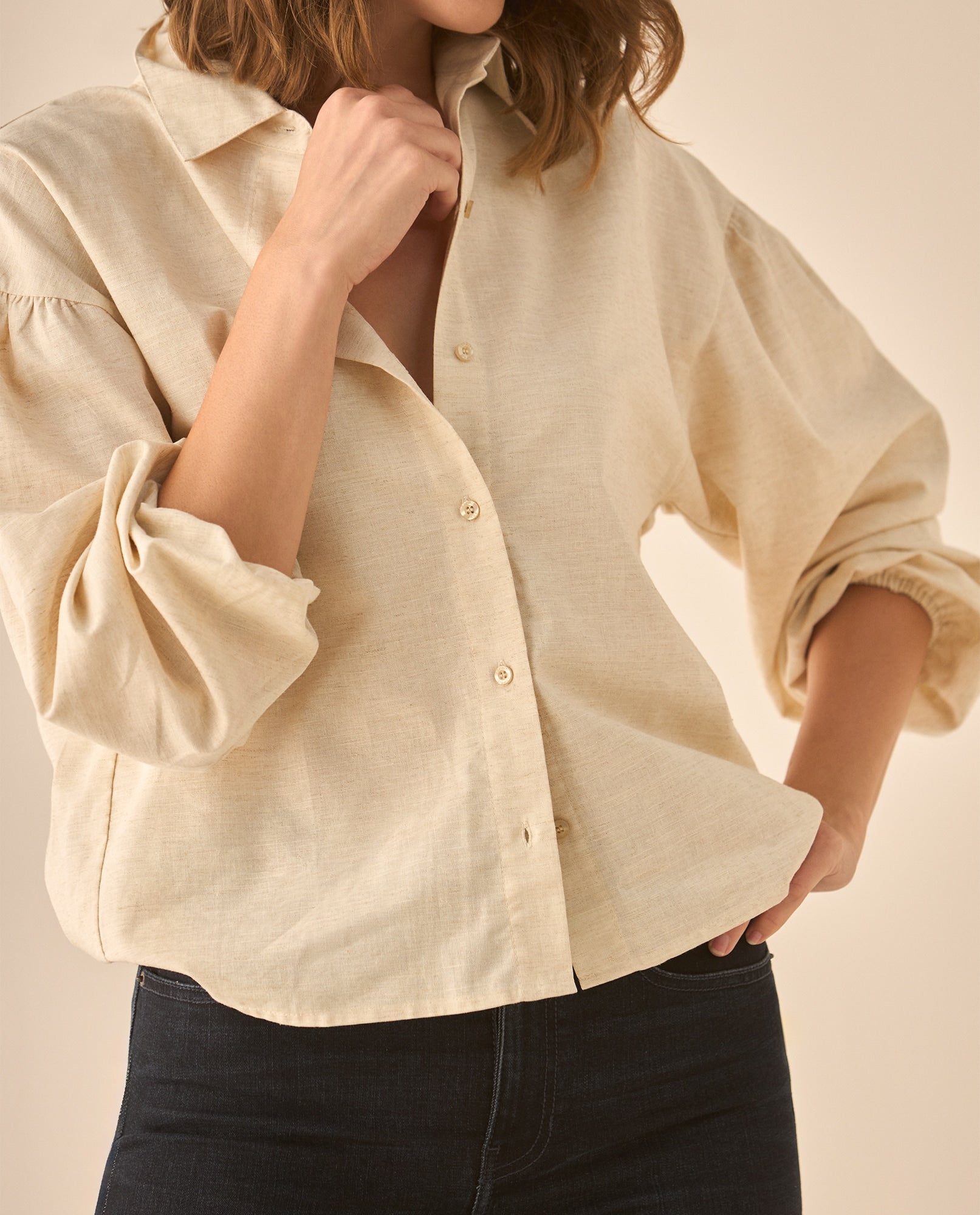 Camisa manga larga con recogido en los hombros para mujer - Crudo 34_613G037_CRU130002_3
