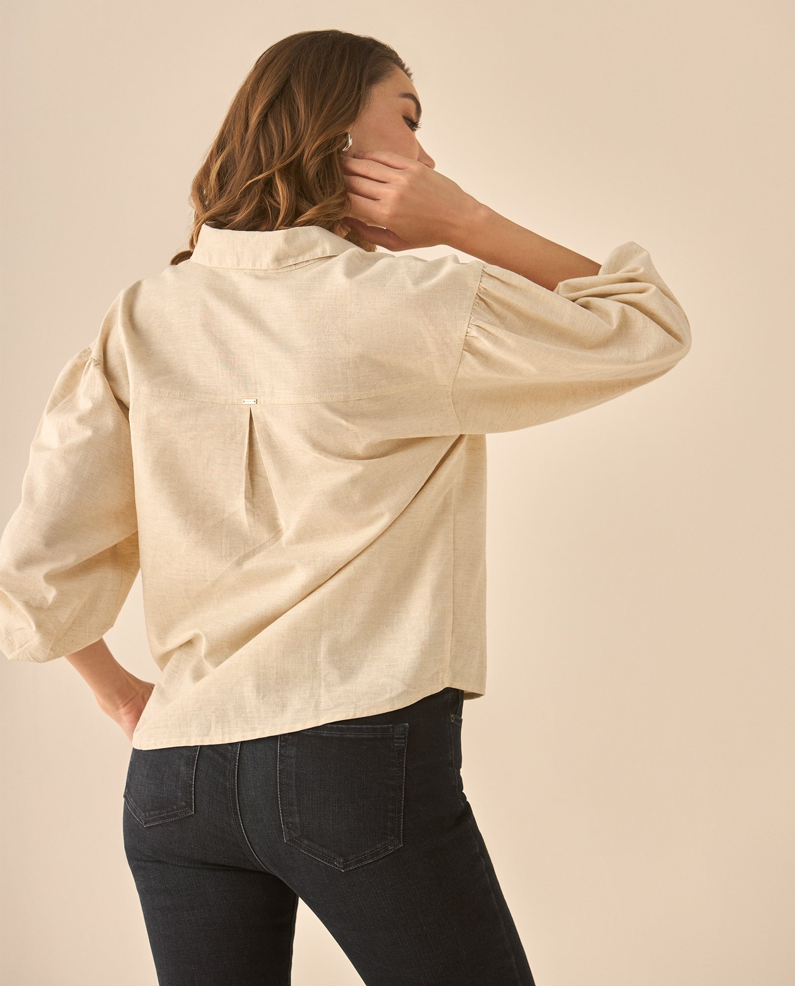 Camisa manga larga con recogido en los hombros para mujer - Crudo 34_613G037_CRU130002_4