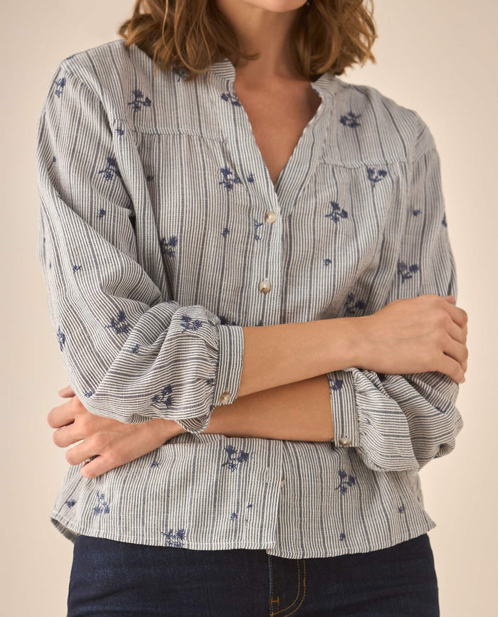 Camisa con apliques de flores bordadas para mujer - Azul 34_613G039_AZU193923_3