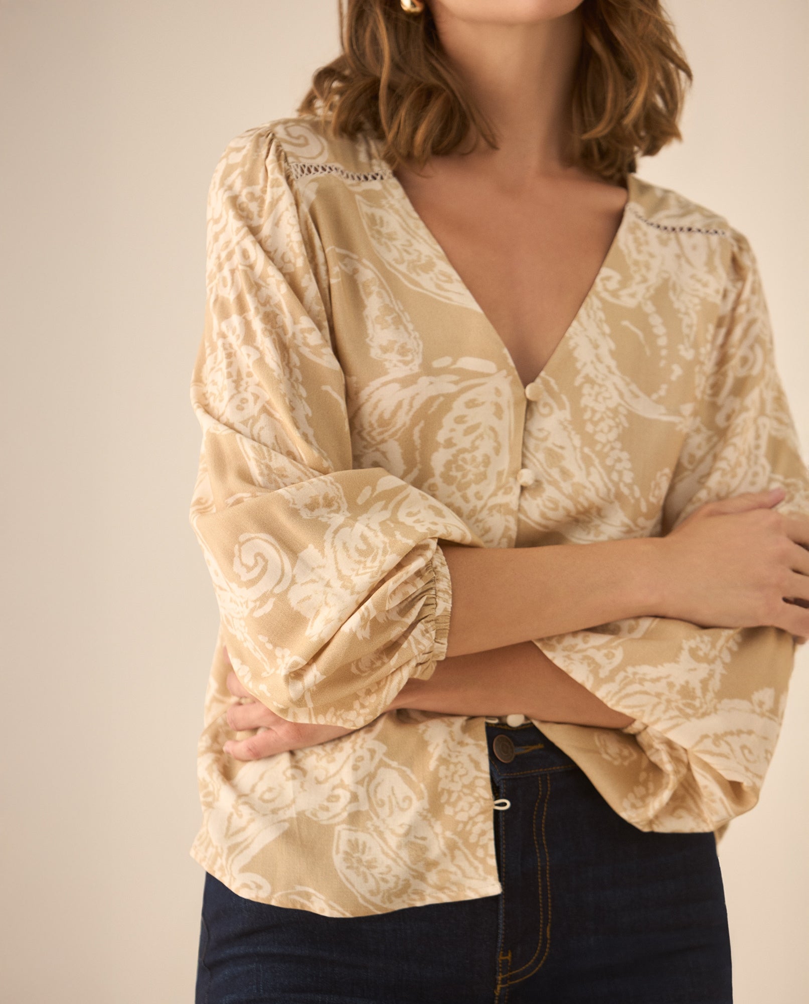 Camisa escote en V estampada para - Crudo 34_613G048_CRU125202_3