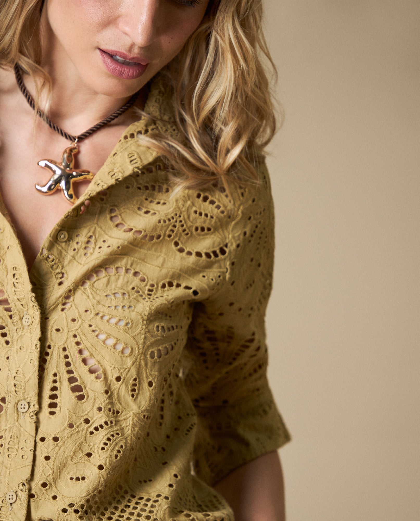 Camisa M/L algodón bordada - Café 34_613H005_CAF171028_3