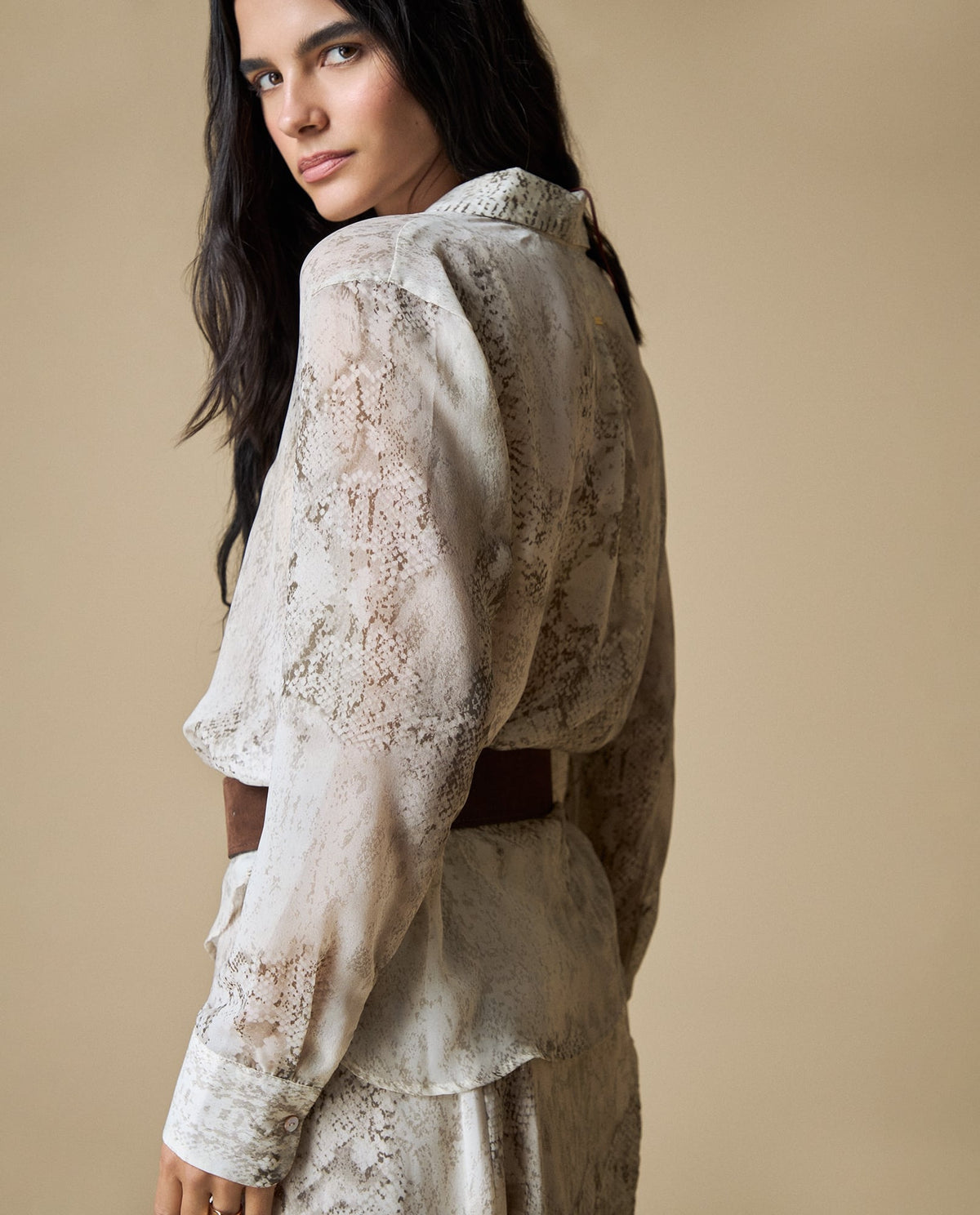 Camisa manga larga estampado serpiente - Beige 34_613H050_BEI151307_5