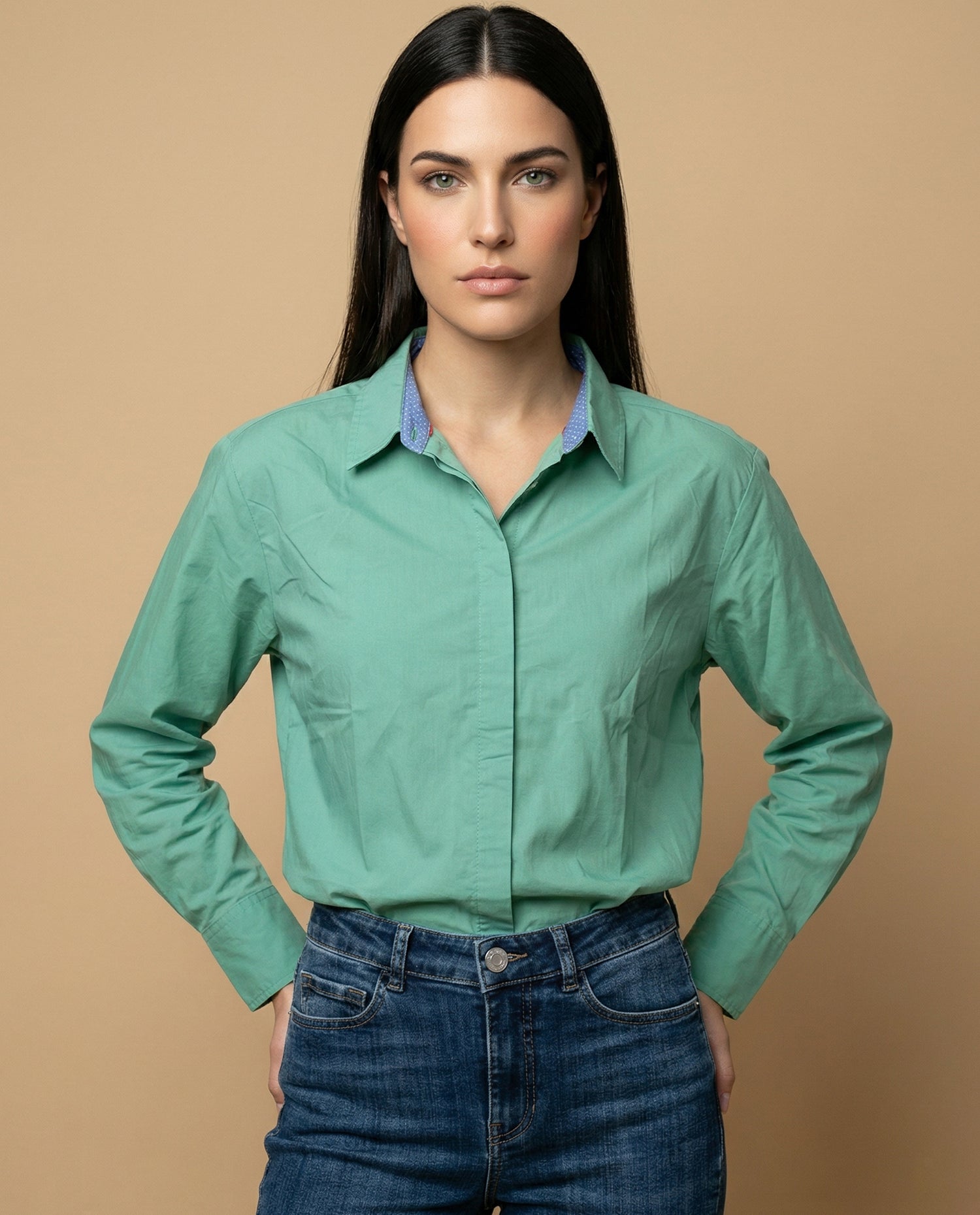Camisa manga larga con detalle interior en cuello - Verde