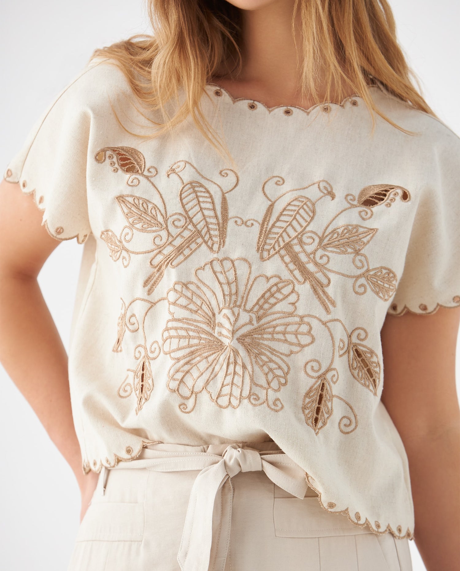 Camisa con detalles bordados para mujer - Crudo
