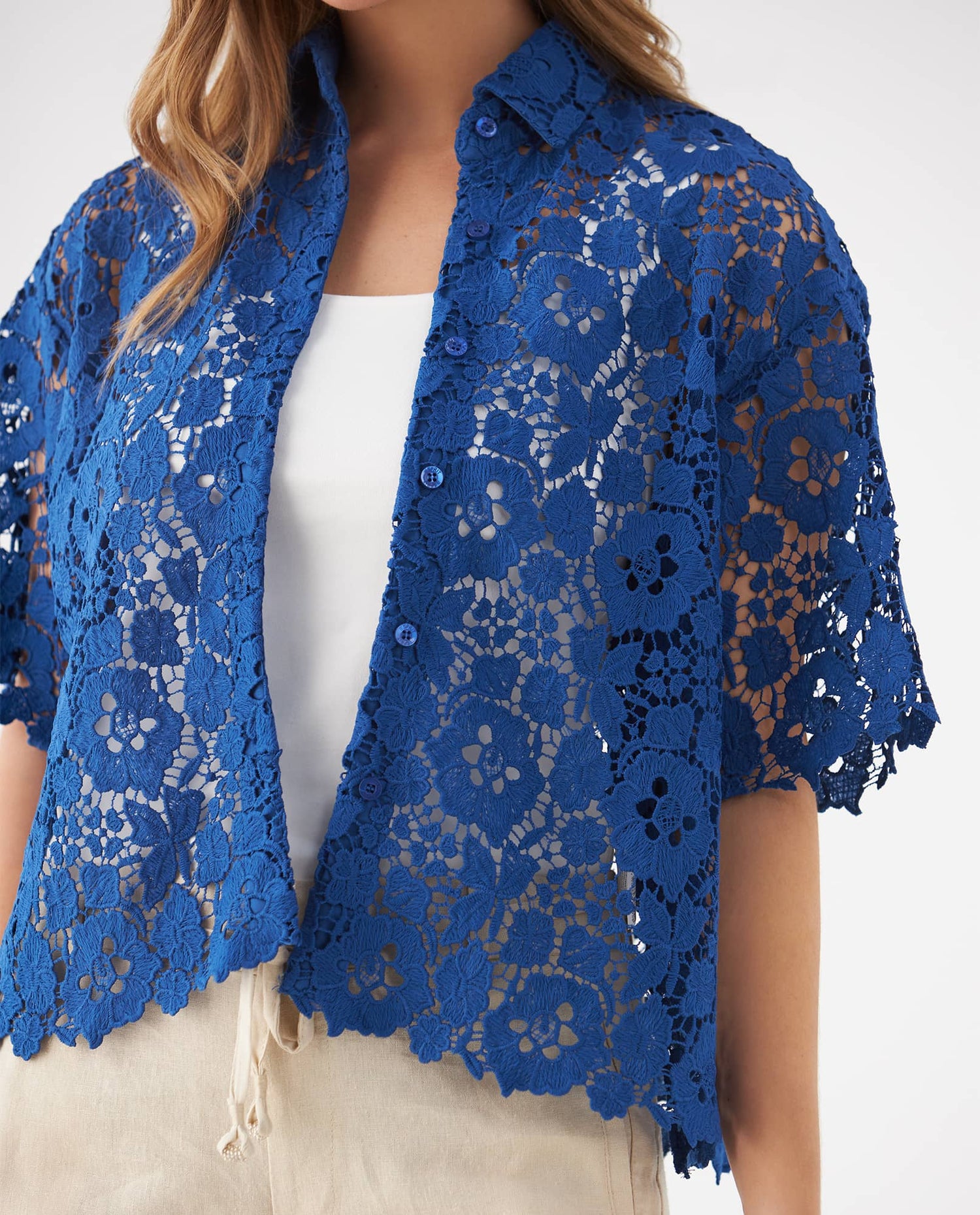 Camisa con detalles desagujados para mujer - Azul