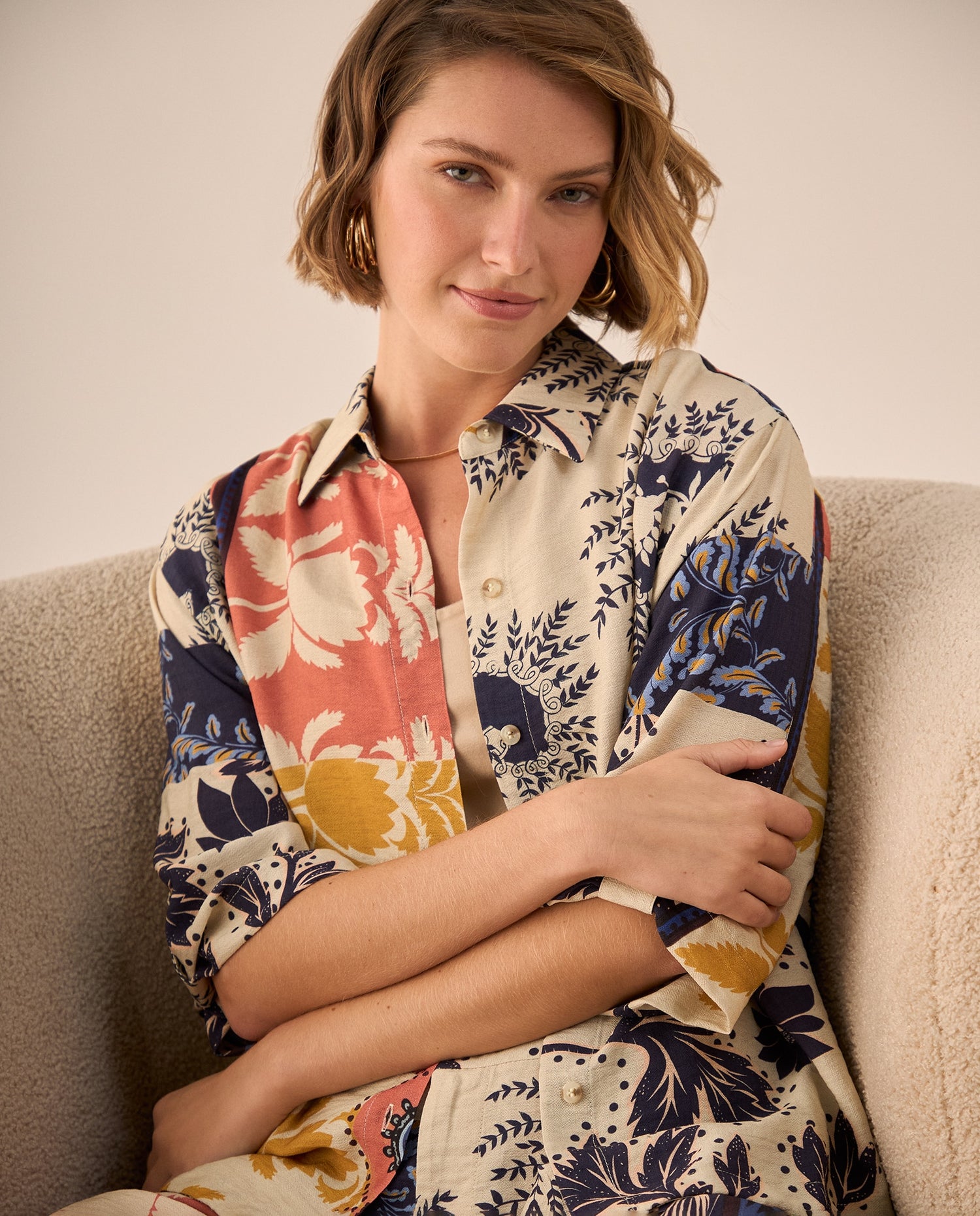 Camisa Patchwork Multicolor con Diseño Artístico - Blanco