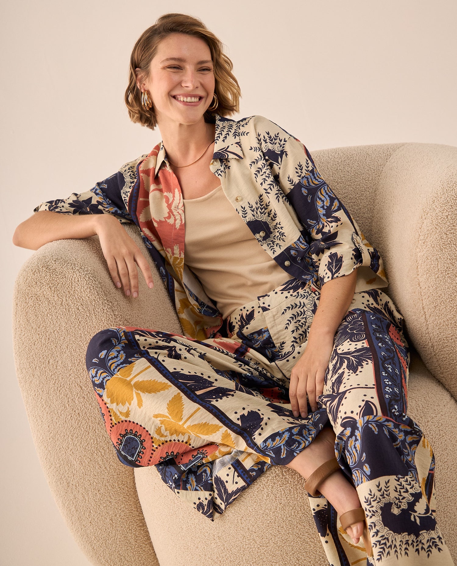 Camisa Patchwork Multicolor con Diseño Artístico - Blanco