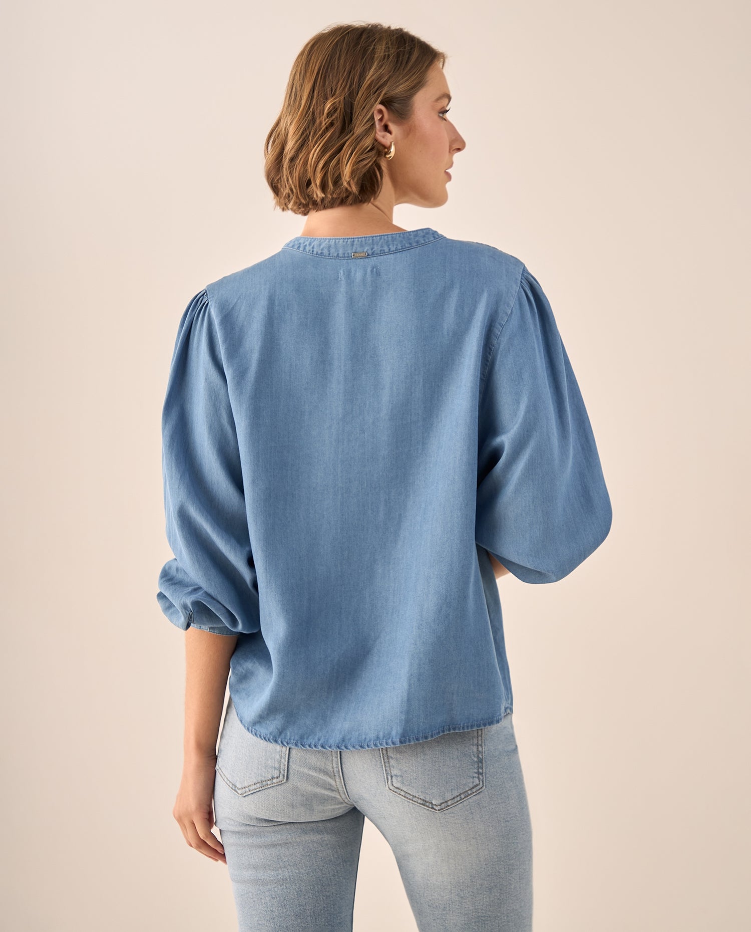 Camisa Azul con Bordados Florales - Azul