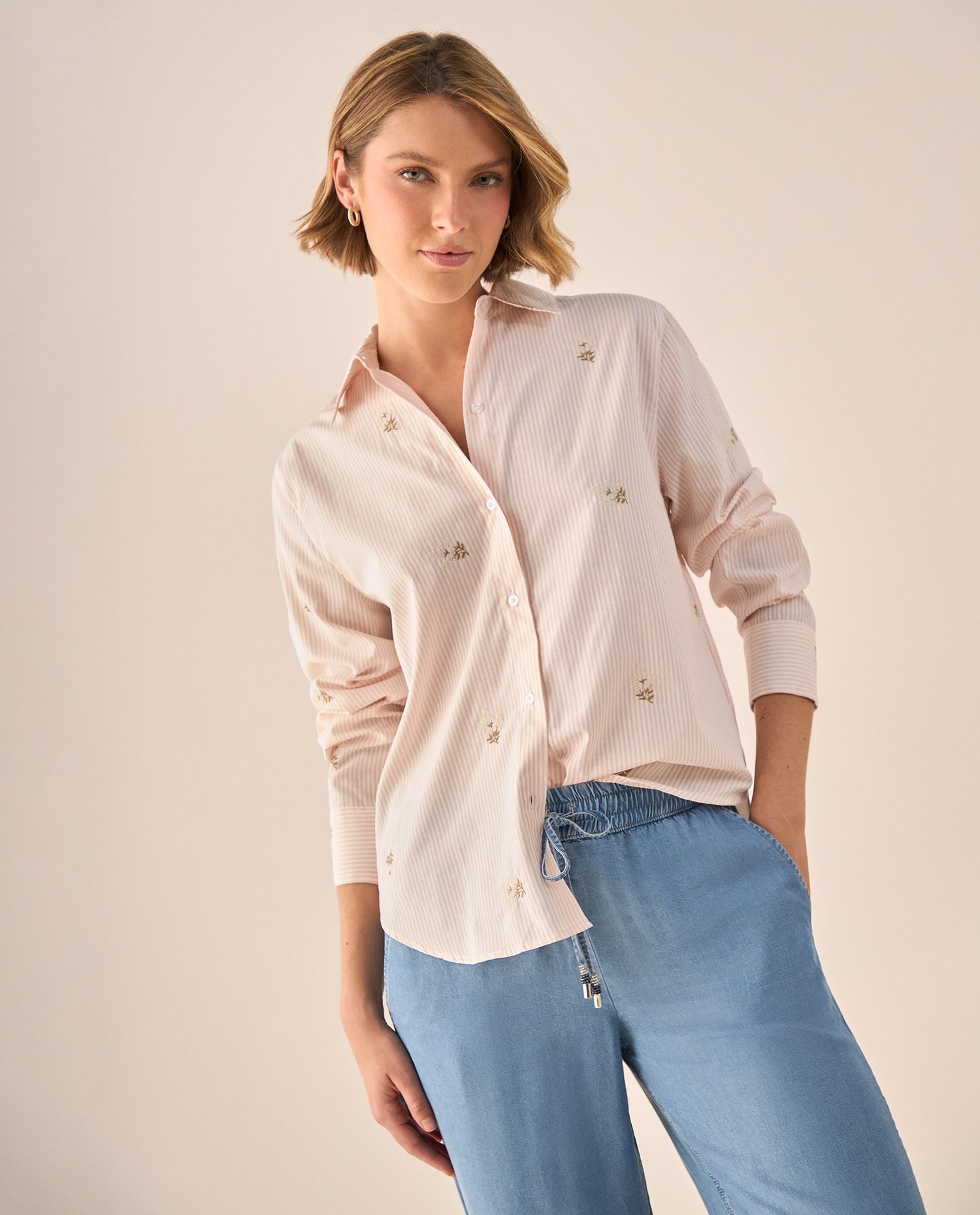Camisa Rosa con Bordados Dorados - Rosa