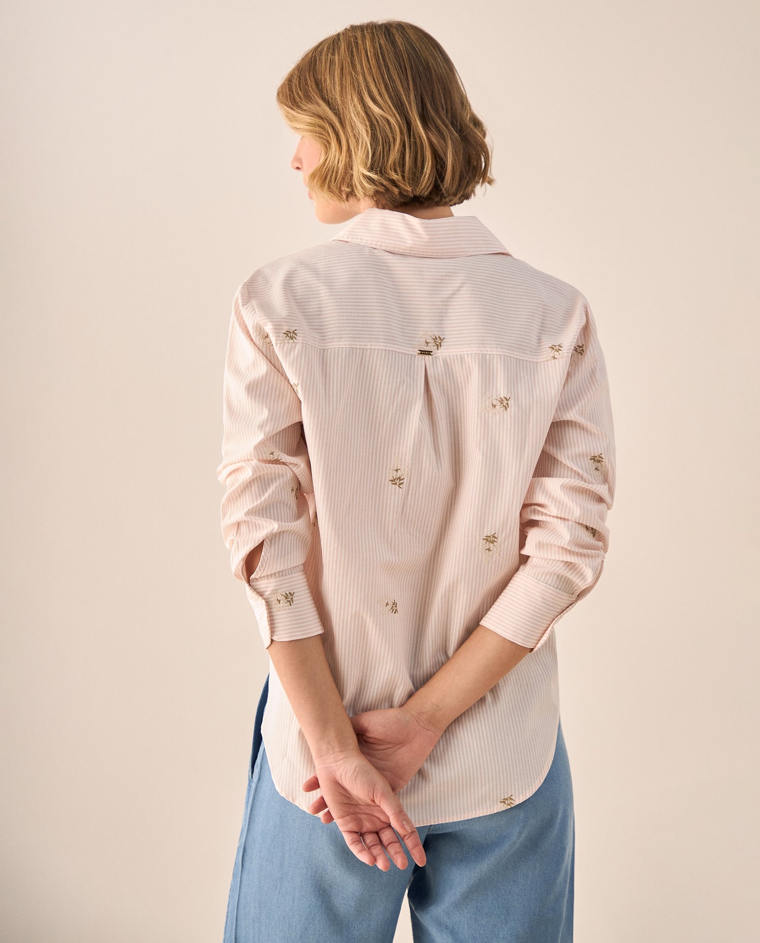 Camisa Rosa con Bordados Dorados - Rosa