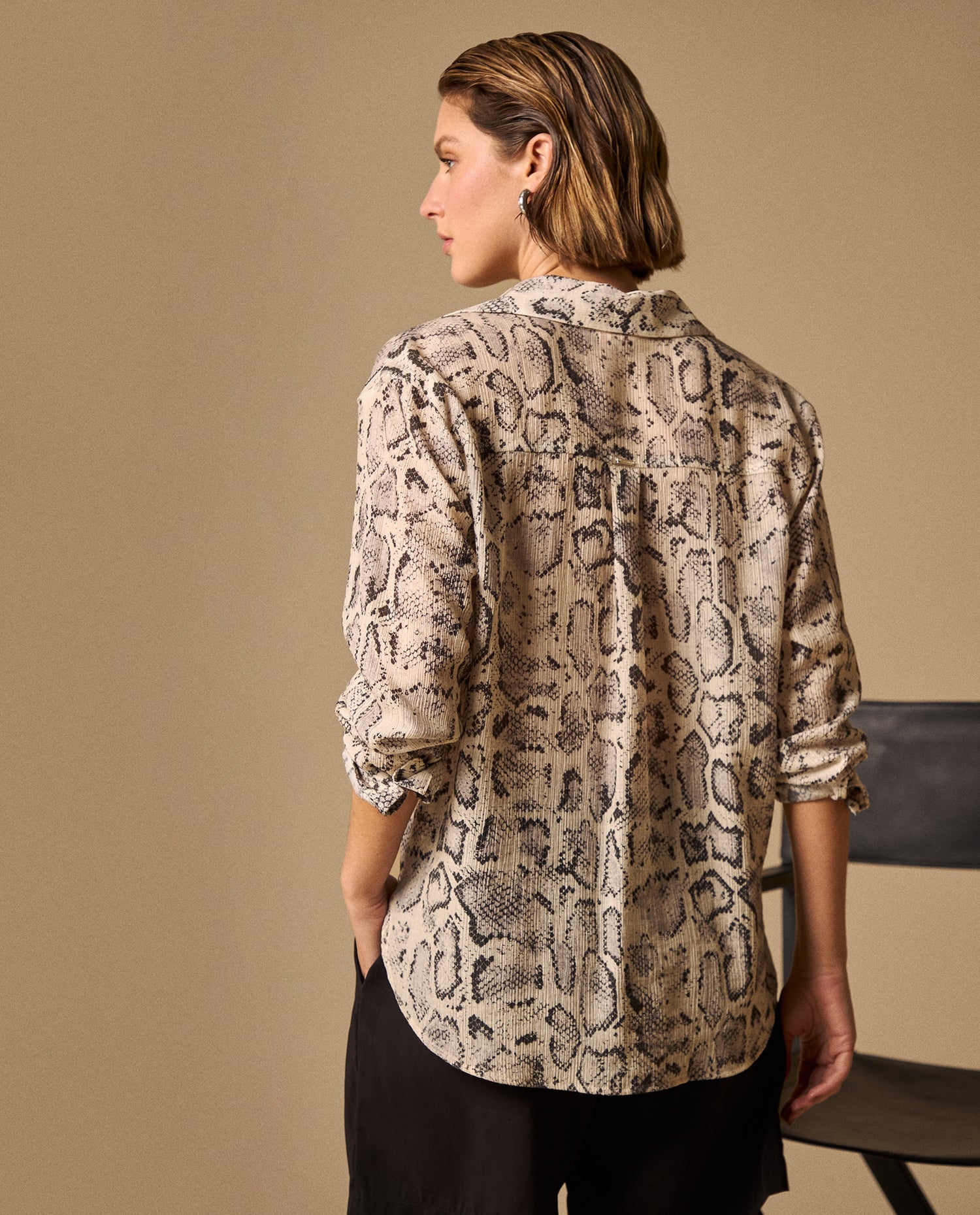 Camisa Estampado Serpiente Sofisticada - Blanco