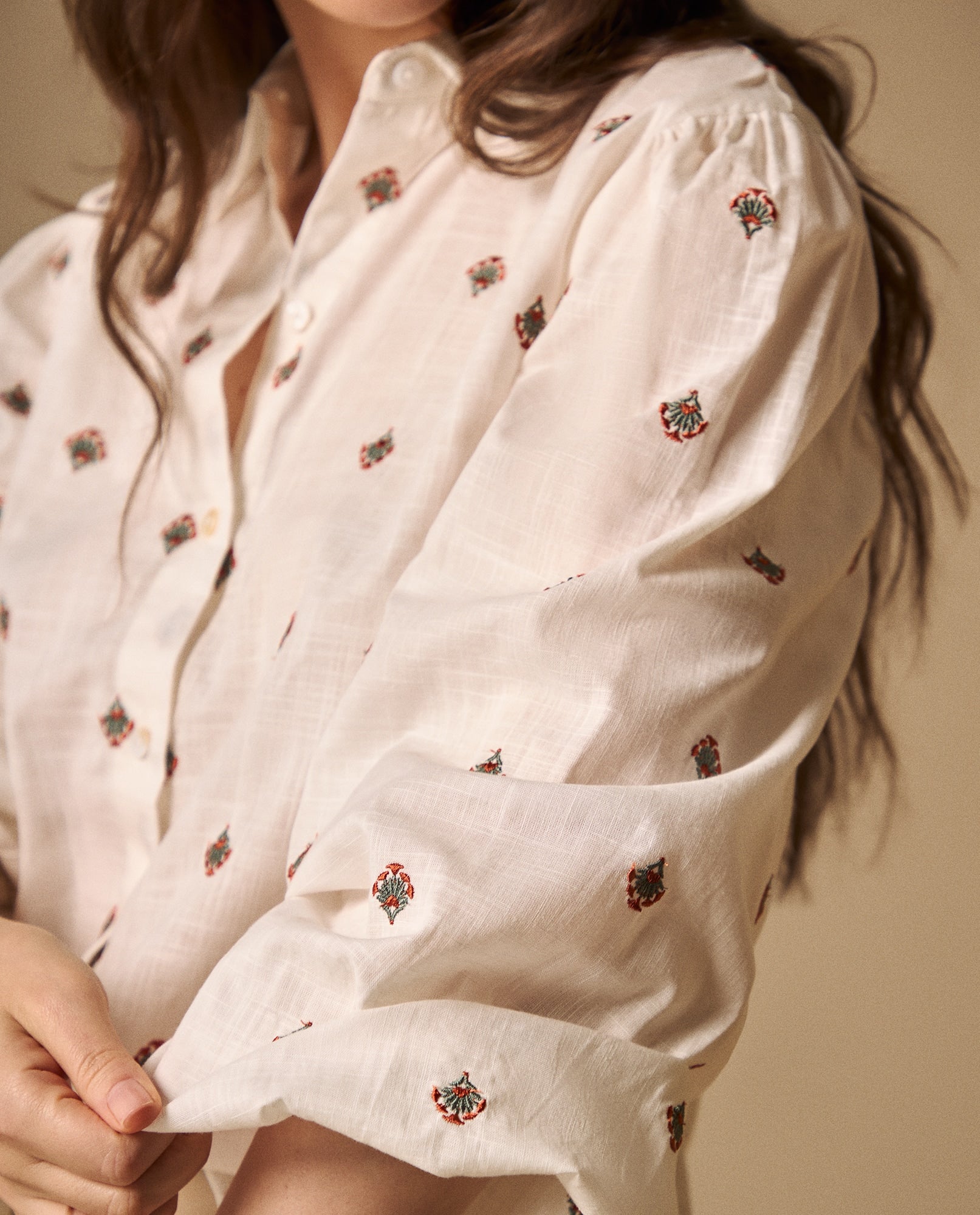 Camisa Estampada Flores Pequeñas Manga 3/4 - Crudo 34_619G039_CRU114201_3