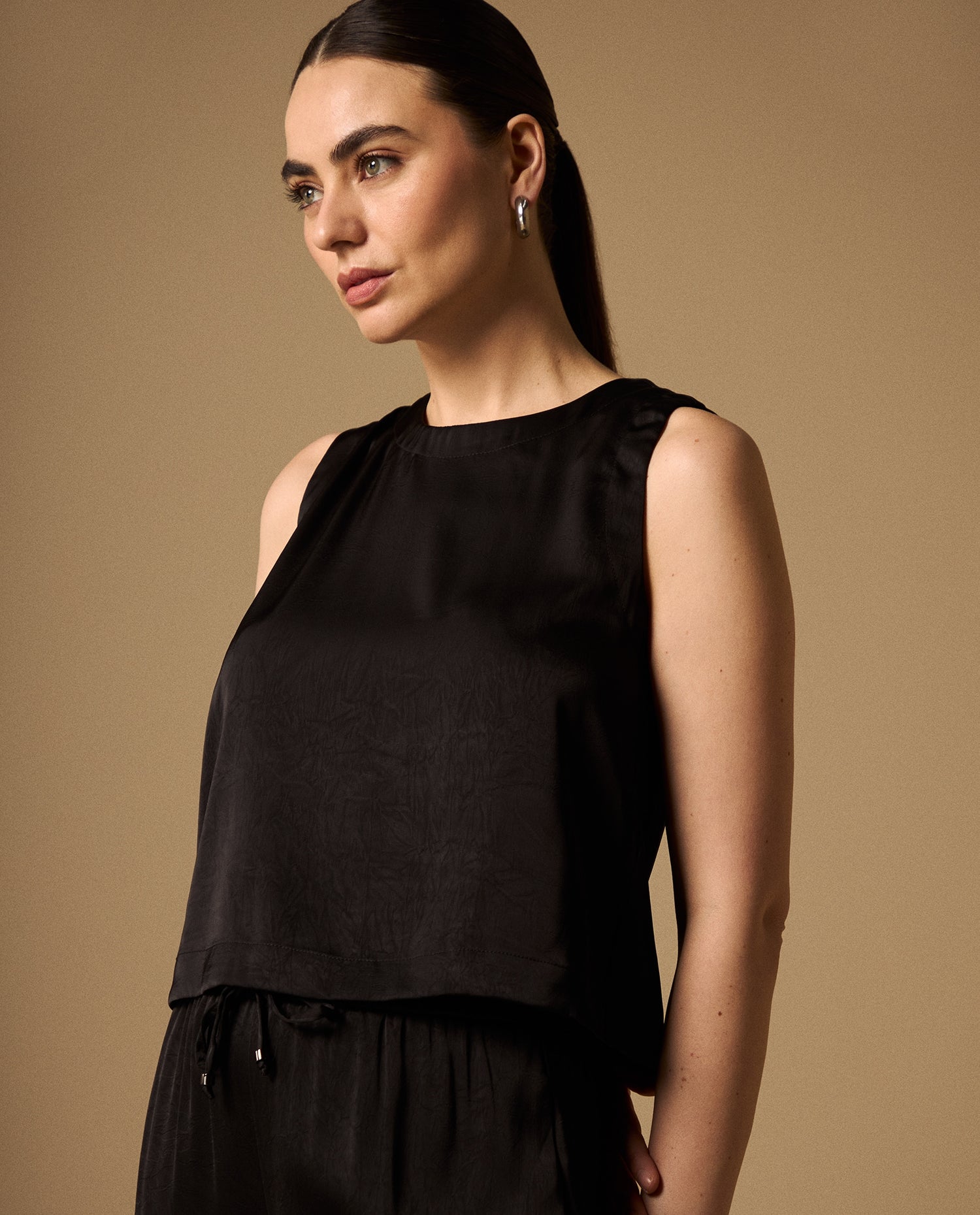 Camisa Sin Mangas con Detalle Posterior - Negro