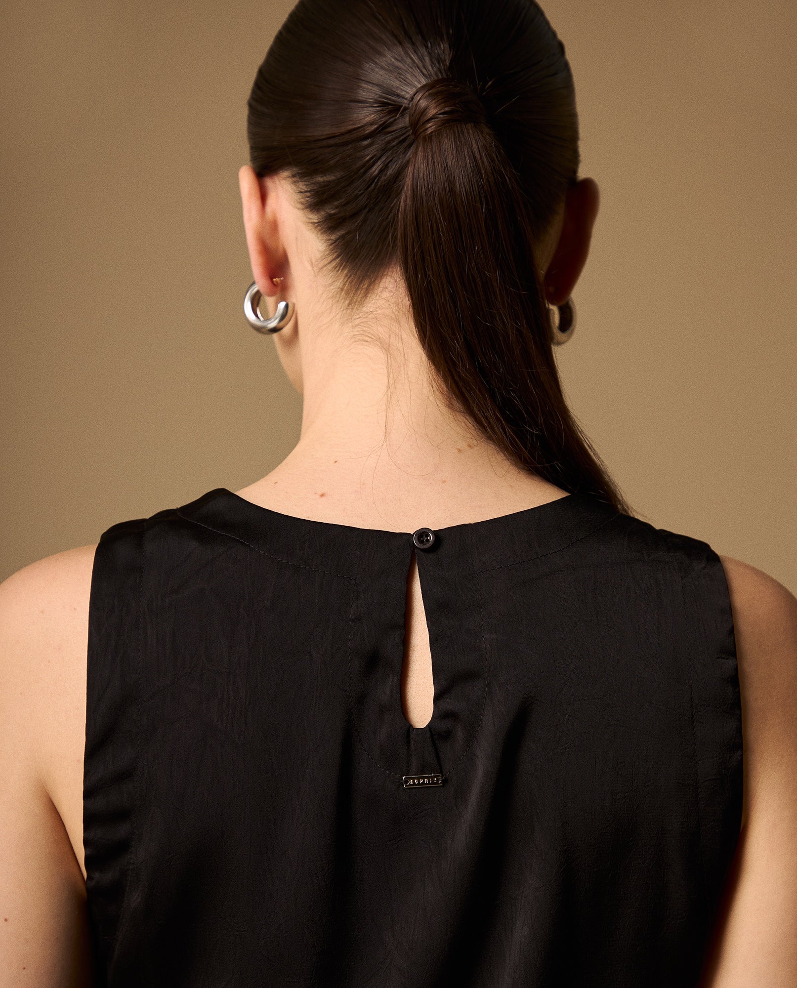 Camisa Sin Mangas con Detalle Posterior - Negro 34_619G047_NEG190303_5