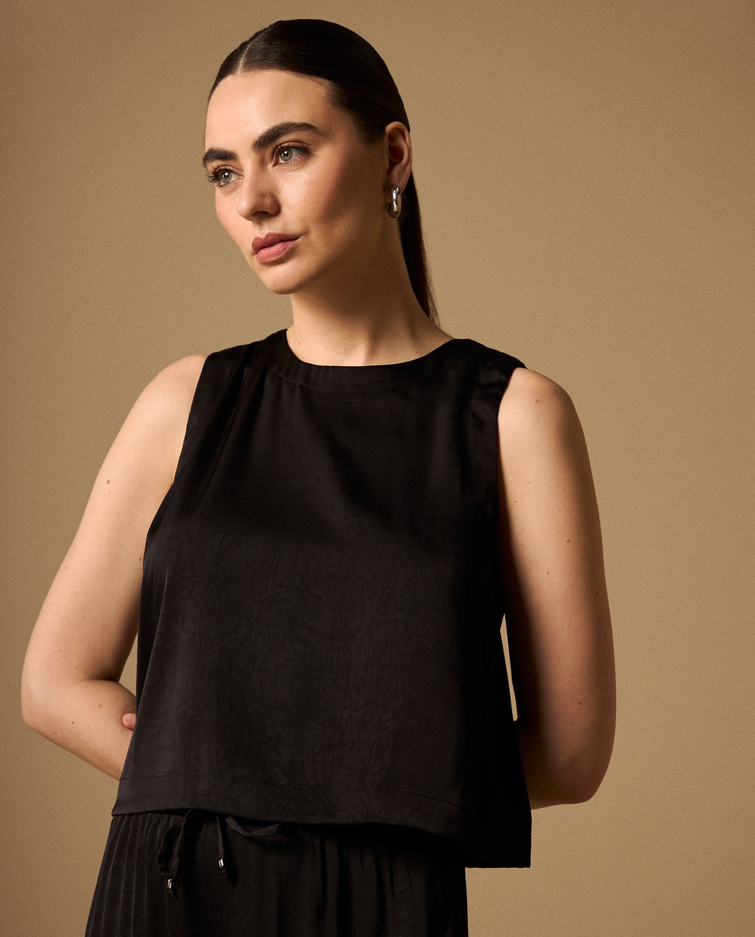 Camisa Sin Mangas con Detalle Posterior - Negro