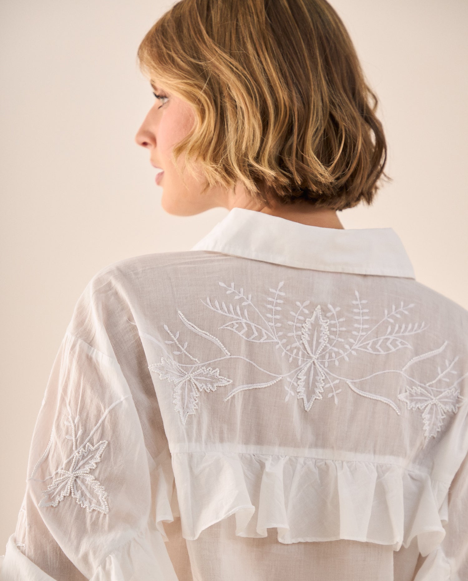 Camisa Blanca con Bordados Florales Artesanales - Crudo