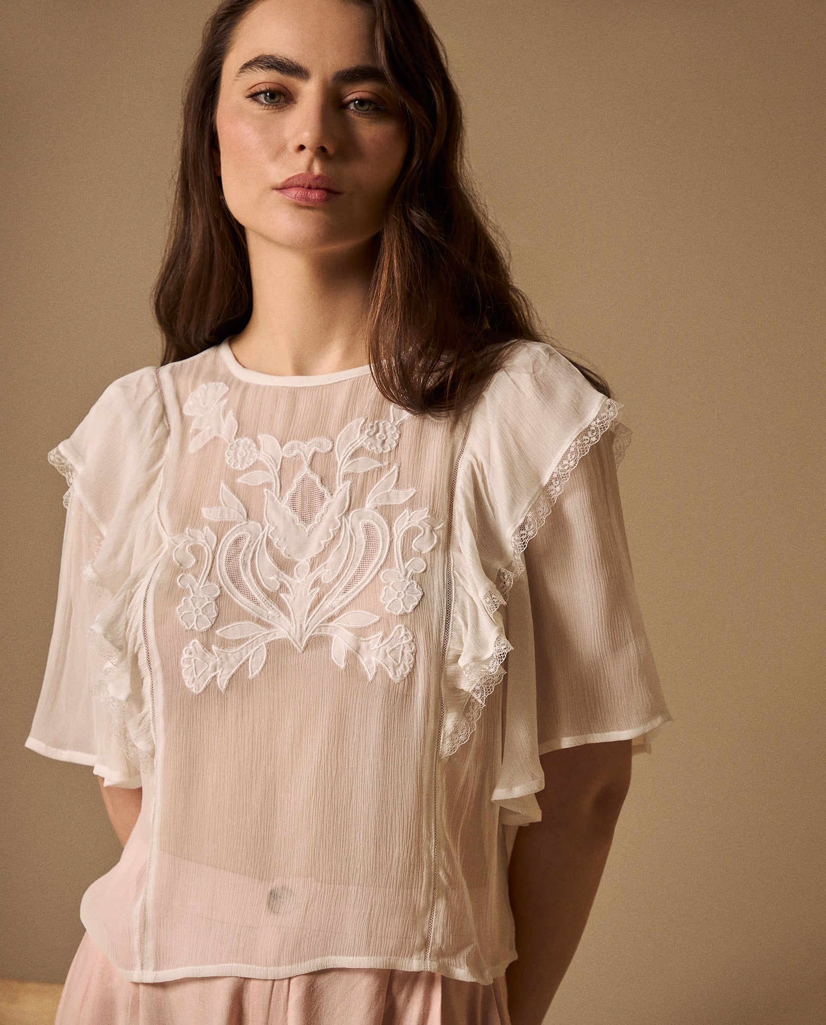 Camisa Crudo con Bordados Florales y Volantes - Crudo 34_619G205_CRU110105_0