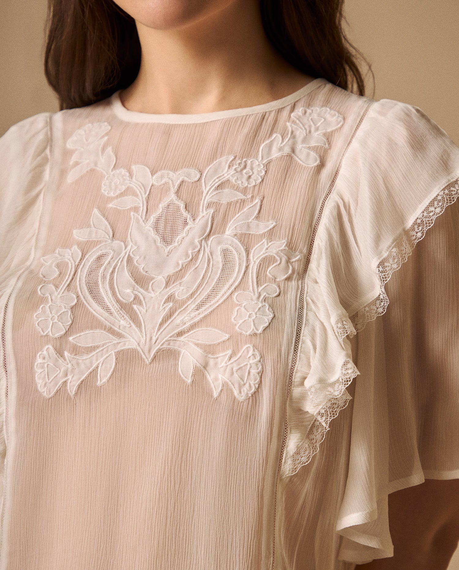 Camisa Crudo con Bordados Florales y Volantes - Crudo