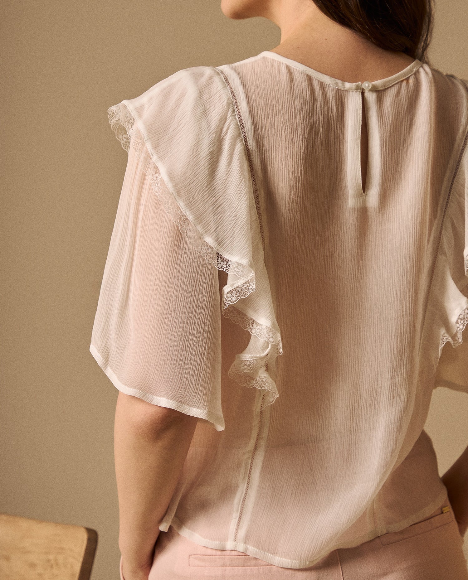 Camisa Crudo con Bordados Florales y Volantes - Crudo