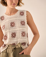 Camisa Crochet Artesanal con Cuadros Florales - Crudo