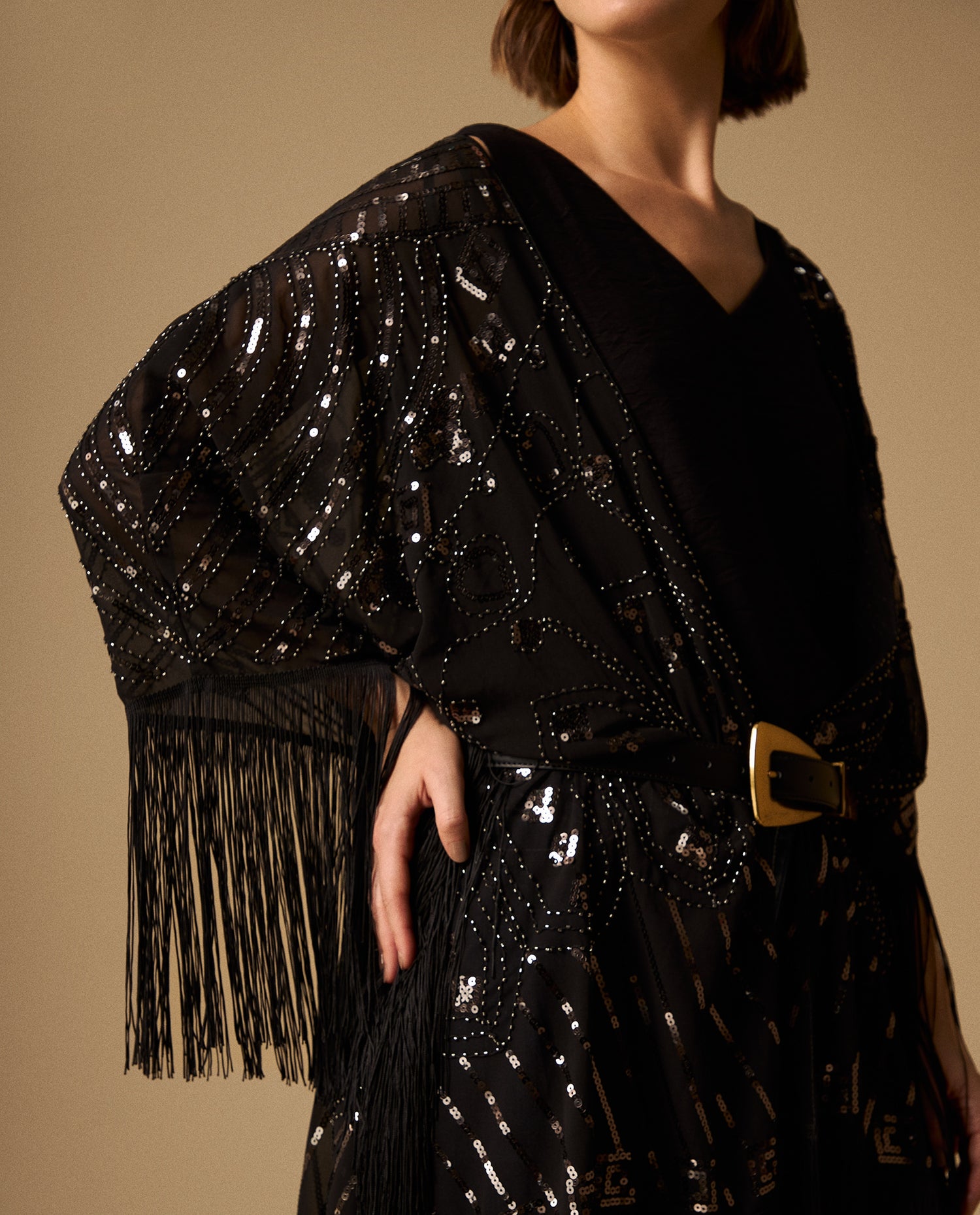 Capa Bordada con Flecos y Lentejuelas - Negro