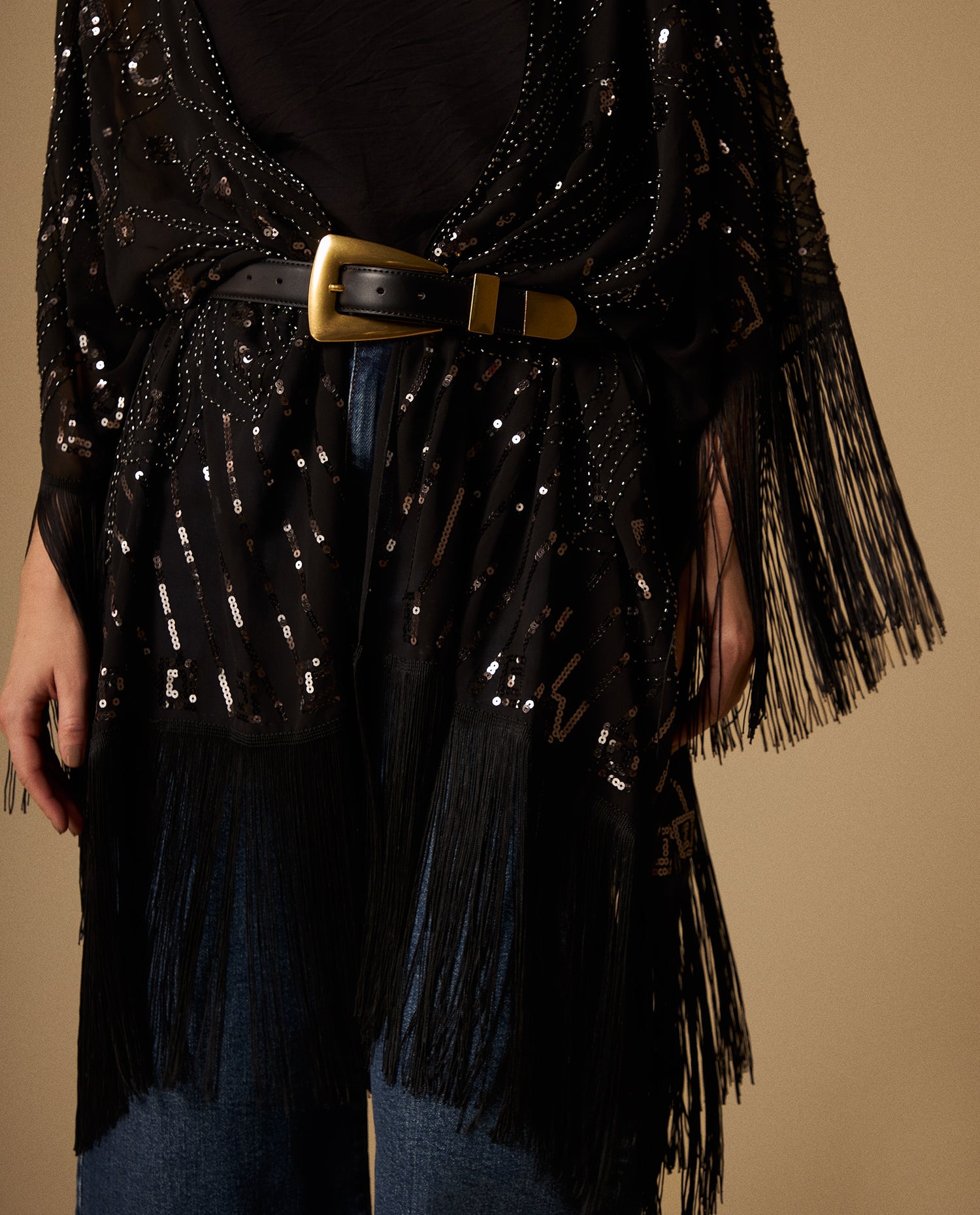Capa Bordada con Flecos y Lentejuelas - Negro