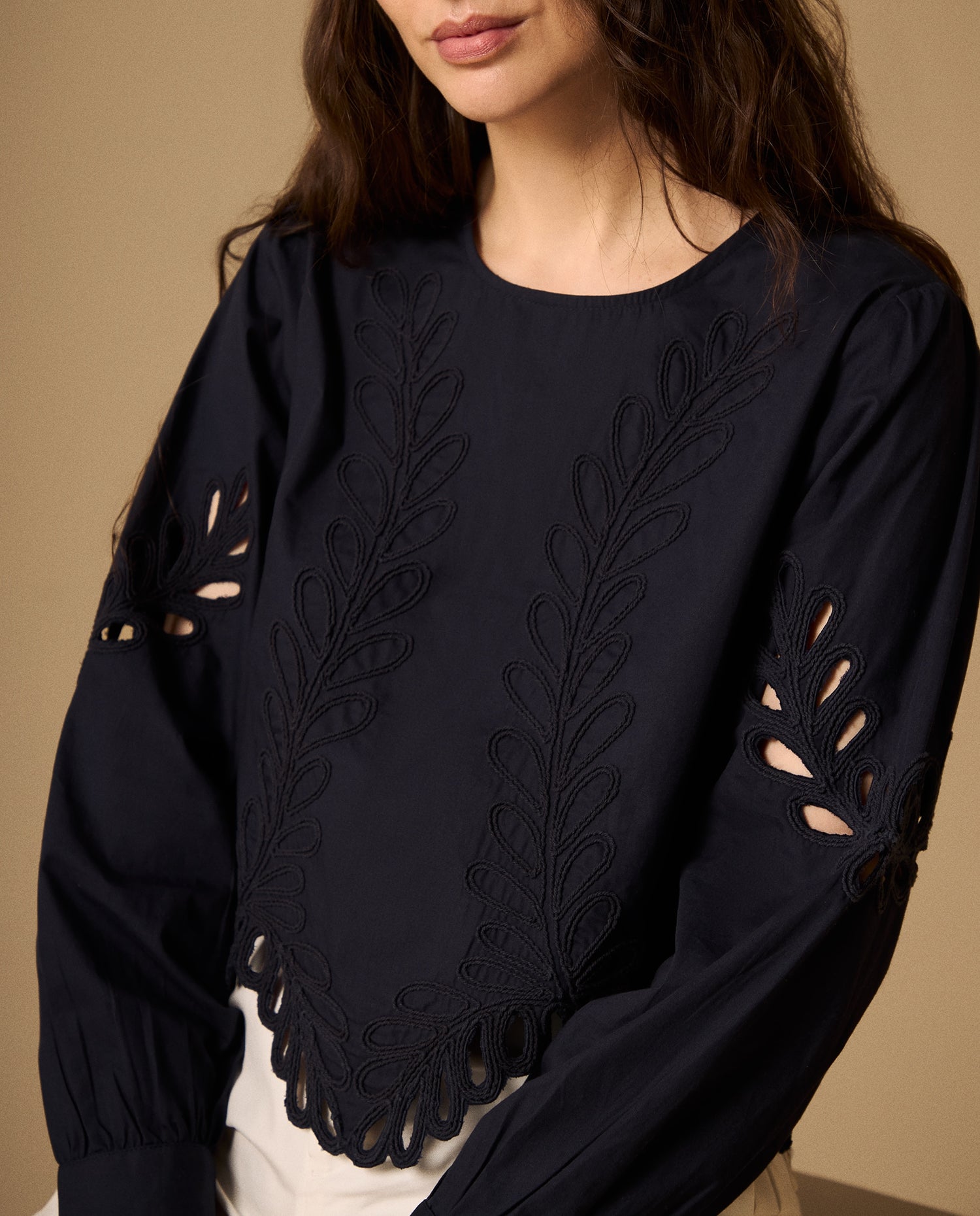 Camisa Azul con Bordados y Calados Artesanales - Azul