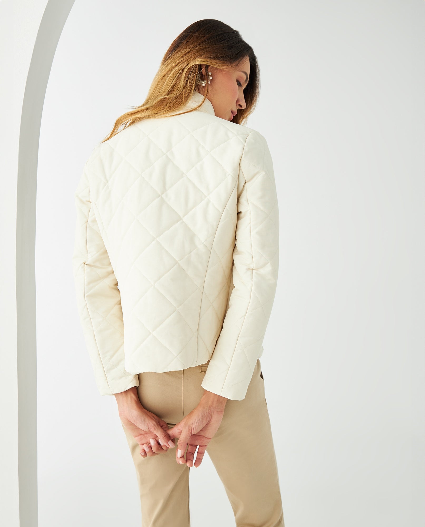 Chaqueta abullonada para mujer - Crudo 34_621F202_CRU110104_4