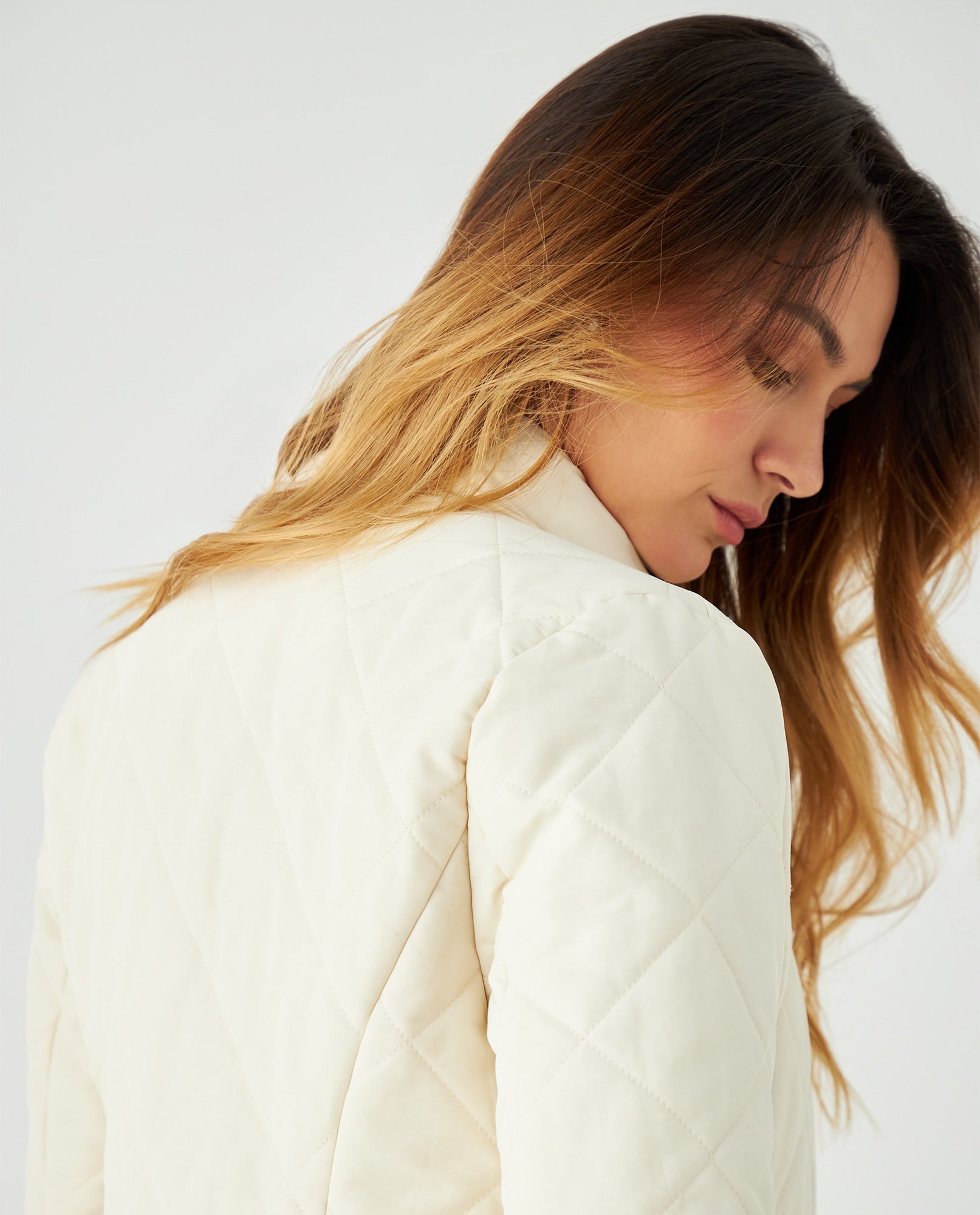 Chaqueta abullonada para mujer - Crudo 34_621F202_CRU110104_5