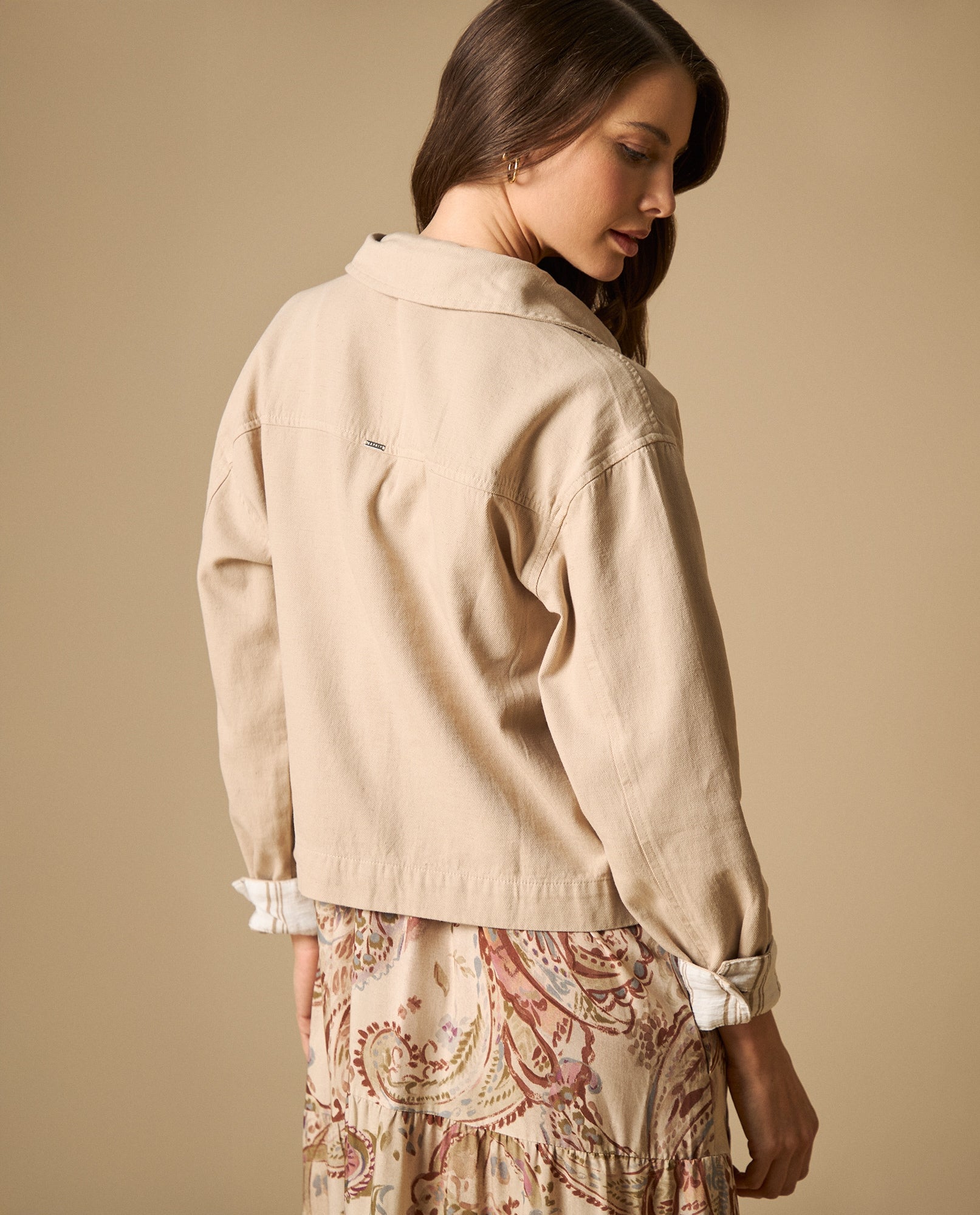 Chaqueta con bolsillos frontales y cierre de botones - Beige 34_621H013_BEI151306_5
