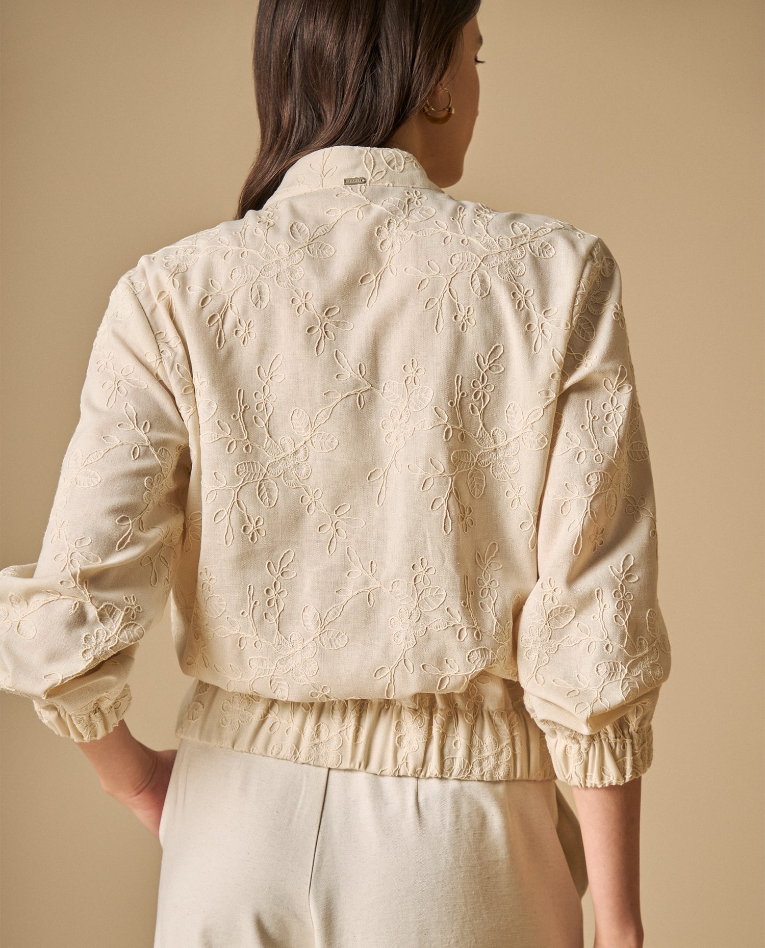 Chaqueta con cuello mao y elástico en cintura - Crudo