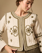 Chaqueta acolchada con bordado floral y bordes con diseño - Crudo