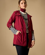 Chaqueta con capucha y ajuste en cintura - Rojo
