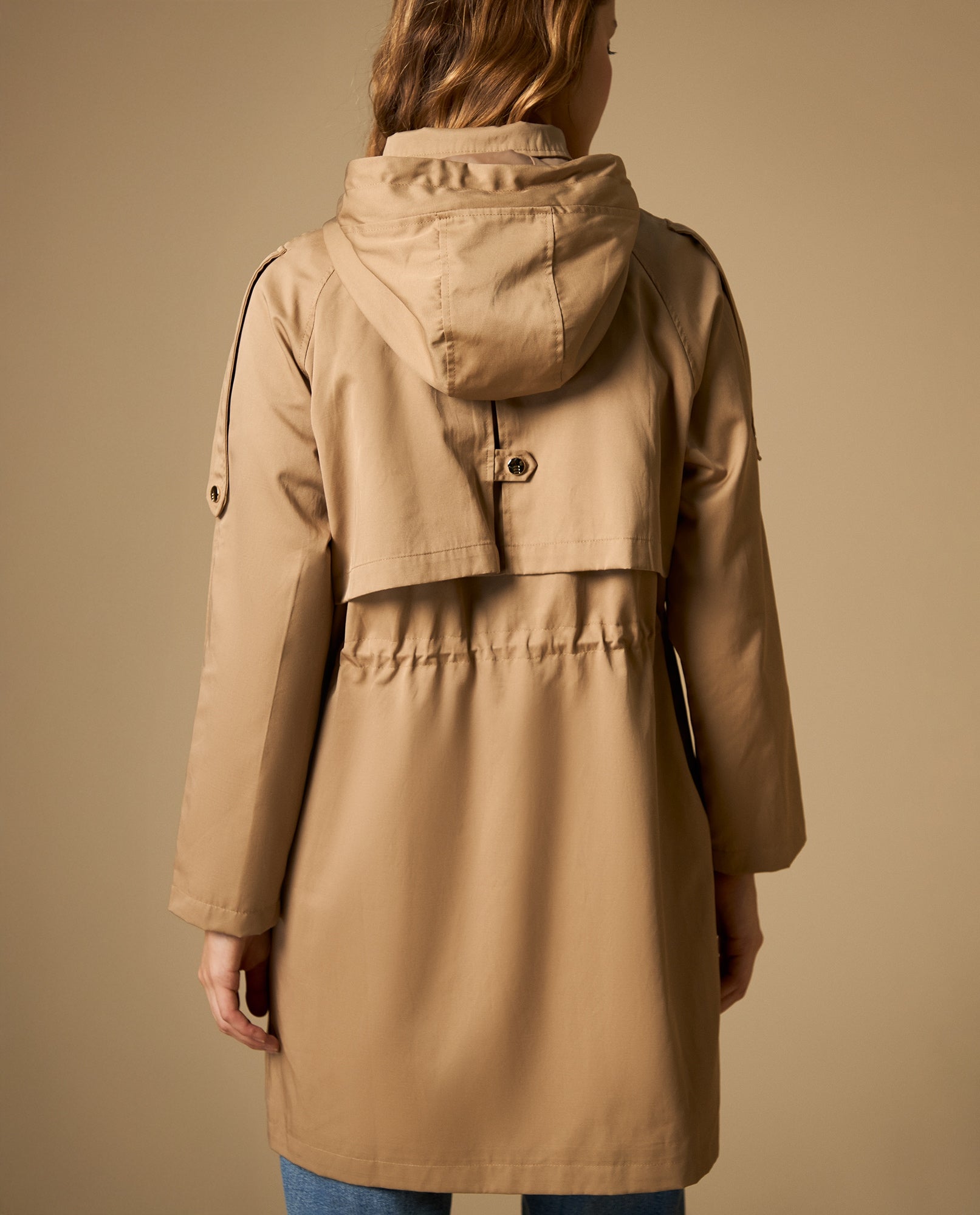 Trench con capucha y ajuste en cintura largo medio - Café 34_622H216_CAF181312_5