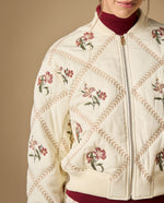 Chaqueta bomber bordada con diseño floral - Crudo