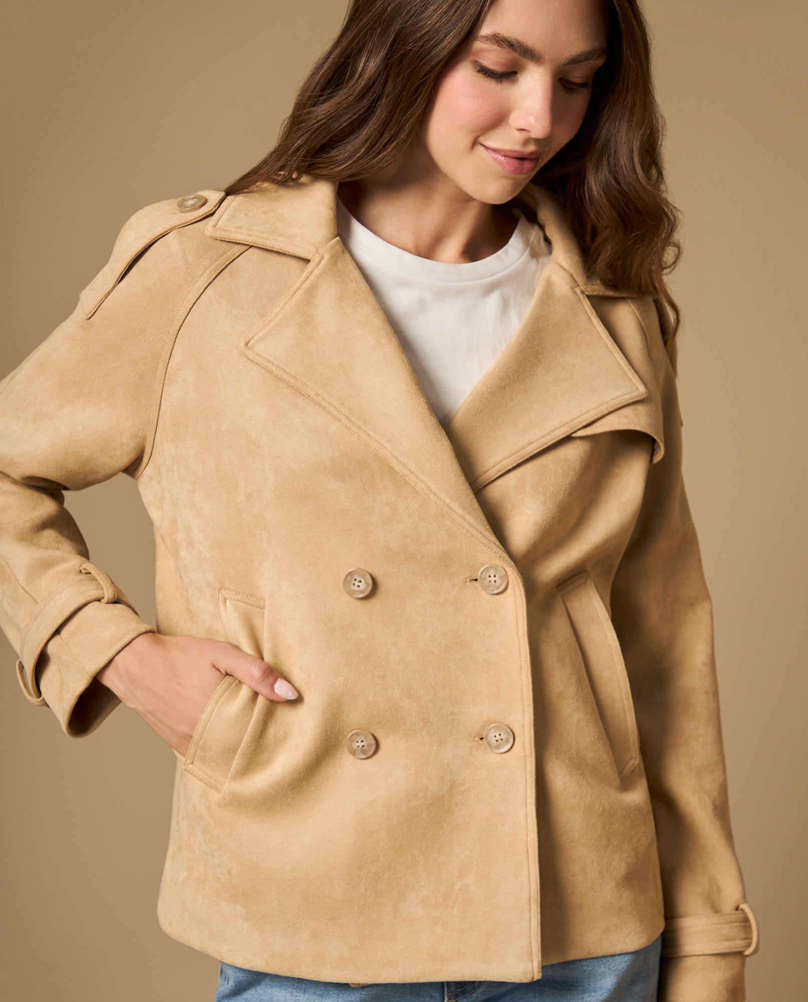 Trench corto con cierre cruzado de doble botonadura - Beige 34_622H246_BEI161010_0