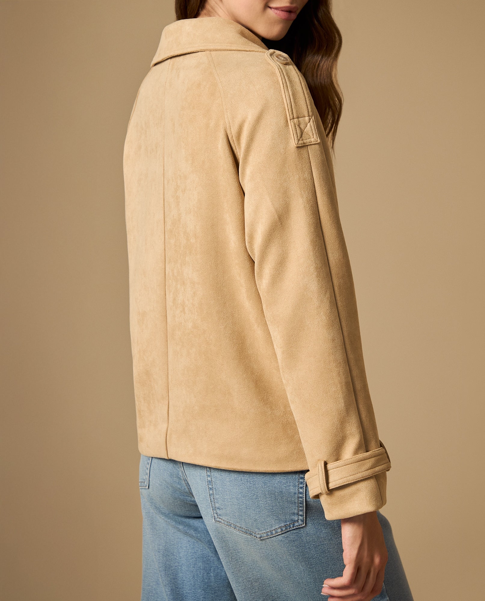 Trench corto con cierre cruzado de doble botonadura - Beige 34_622H246_BEI161010_5