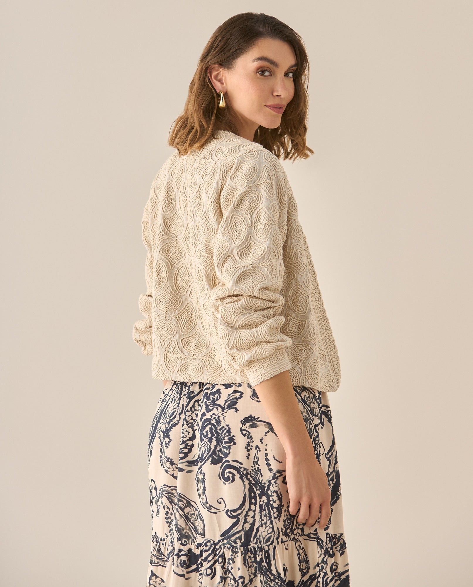 Chaqueta con apliques bordados para mujer - Crudo 34_623G007_CRU125202_4