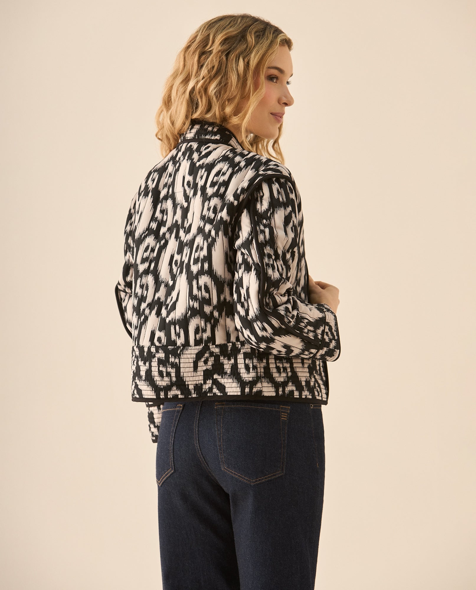 Chaqueta acolchada con perilla de botones para mujer  - Negro 34_623G200_NEG194012_6