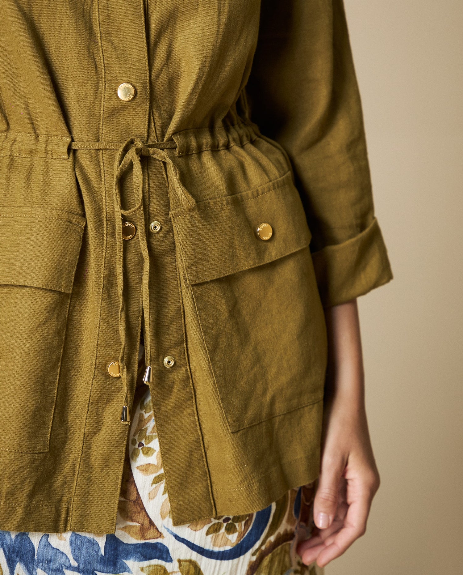 Chaqueta corta con cinturilla - Verde