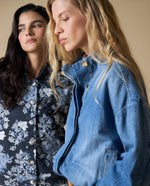 Chaqueta floral azul y blanca - Azul