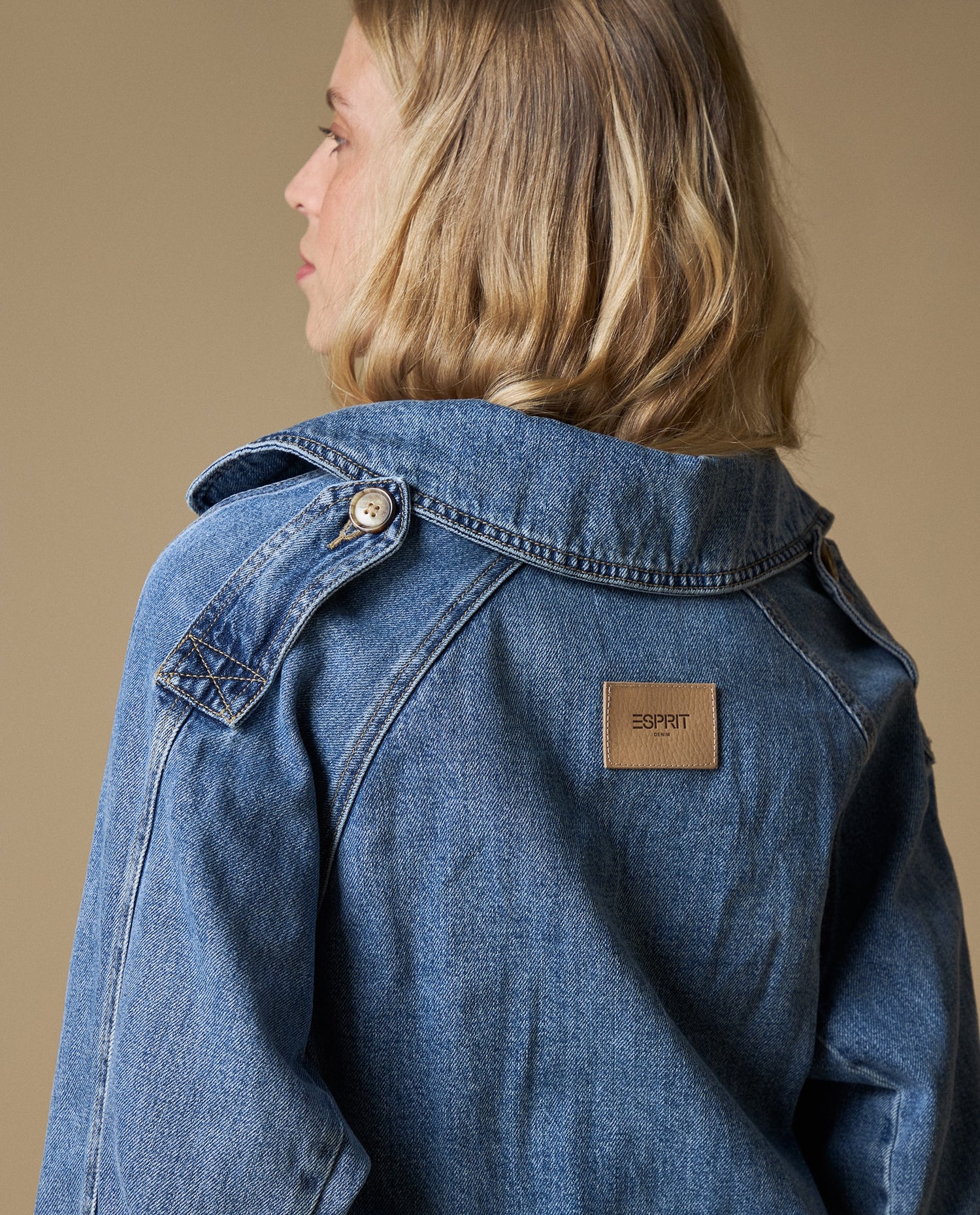 Chaqueta estilo cropped Esprit - Azul
